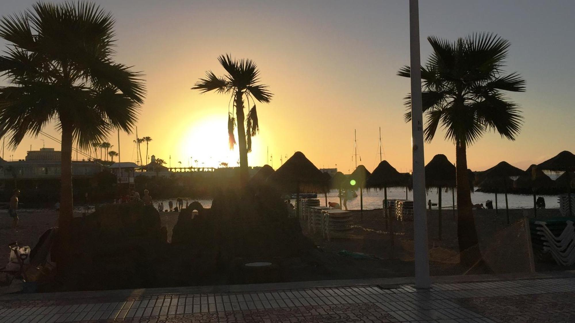 Blue Bay Paradise - Beach Front Apartment With Sea View Плая Параизо Екстериор снимка