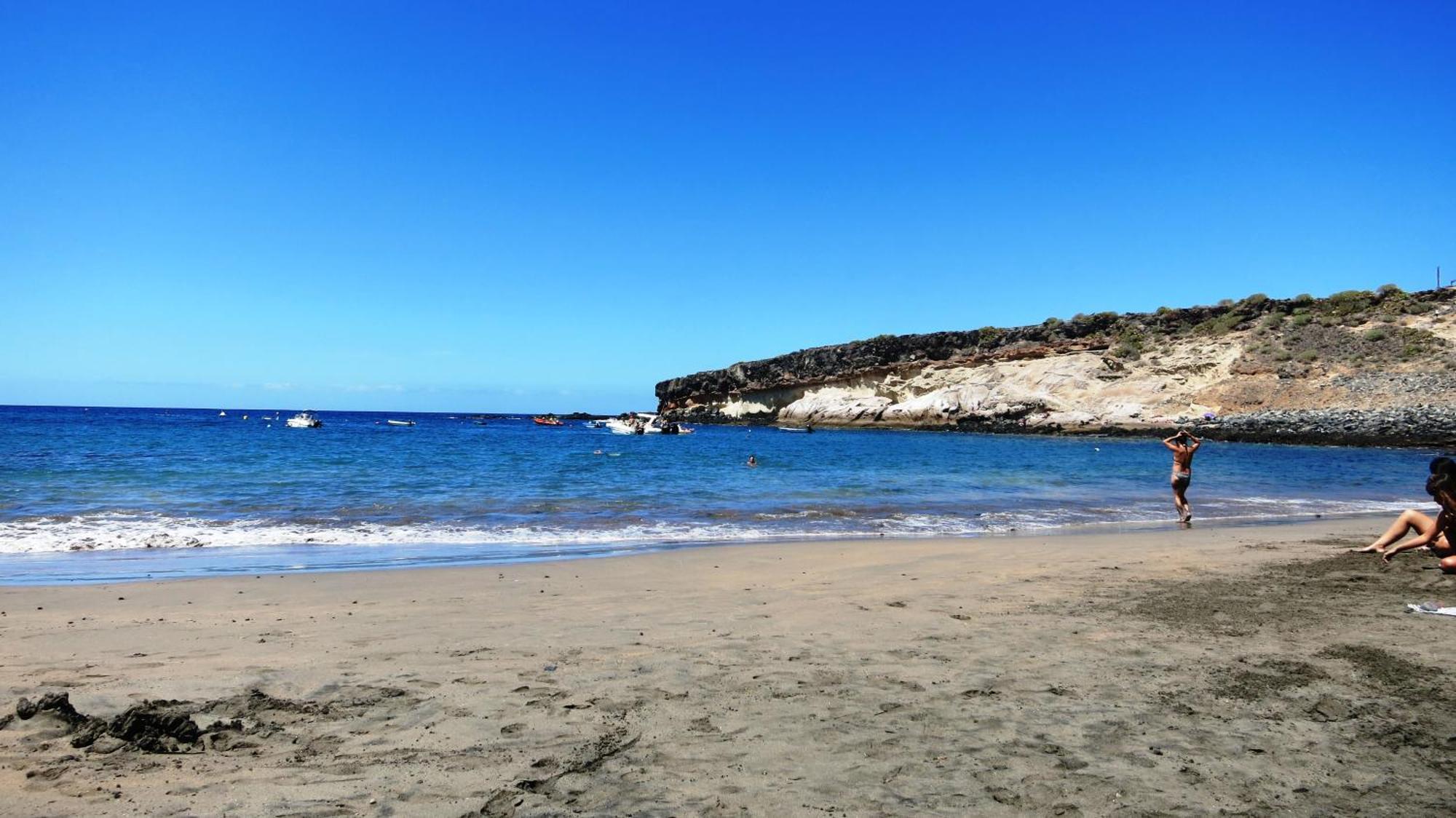 Blue Bay Paradise - Beach Front Apartment With Sea View Плая Параизо Екстериор снимка