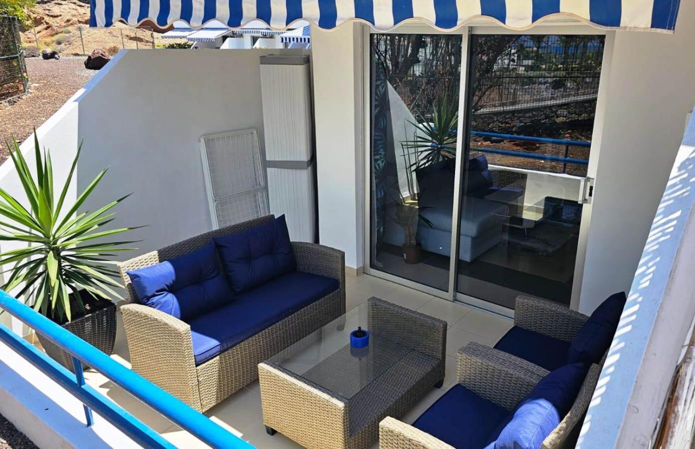Blue Bay Paradise - Beach Front Apartment With Sea View Плая Параизо Екстериор снимка