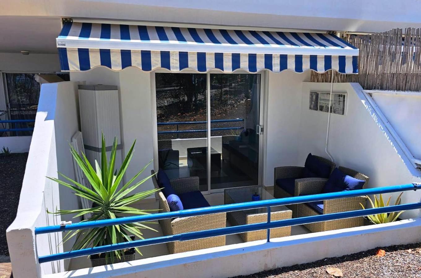 Blue Bay Paradise - Beach Front Apartment With Sea View Плая Параизо Екстериор снимка