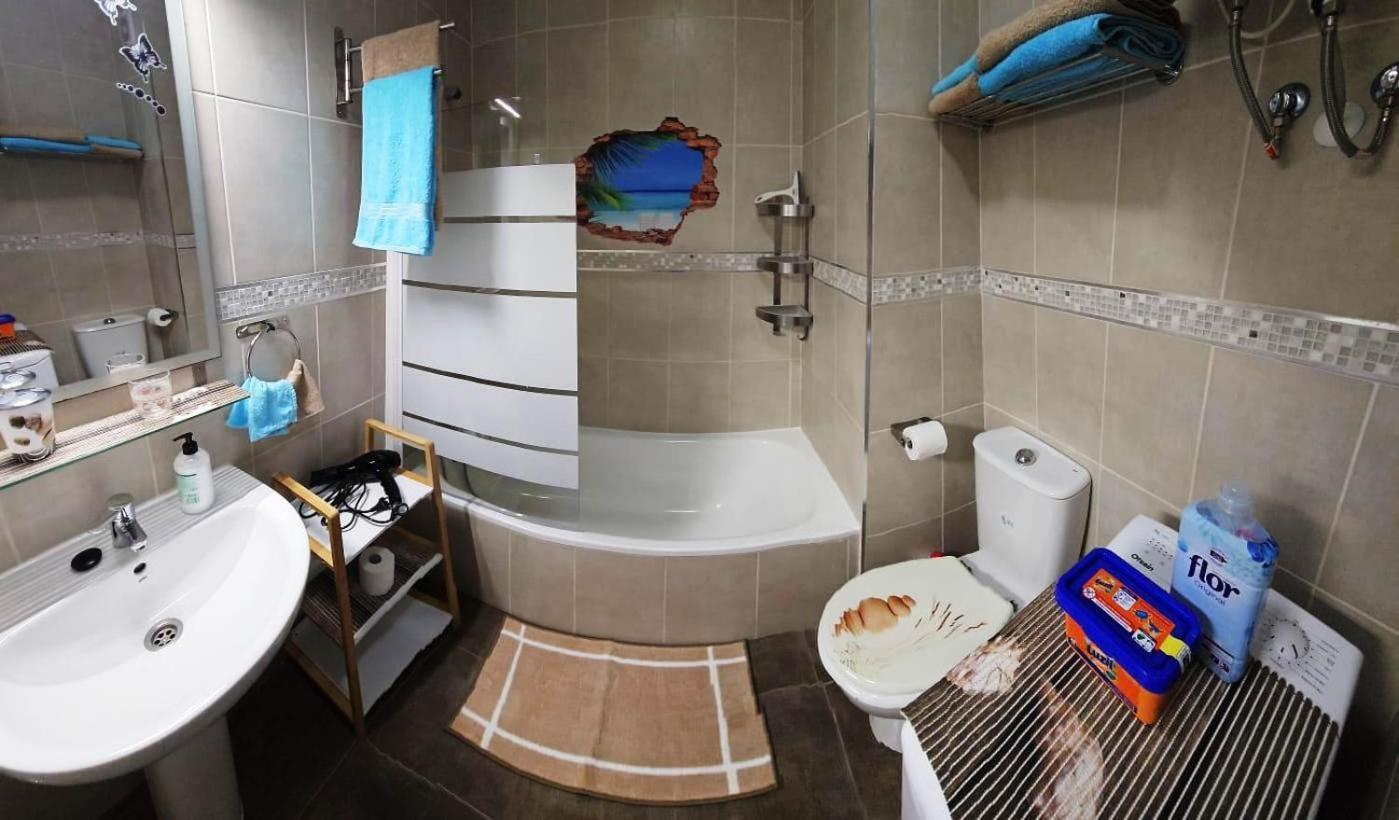 Blue Bay Paradise - Beach Front Apartment With Sea View Плая Параизо Екстериор снимка