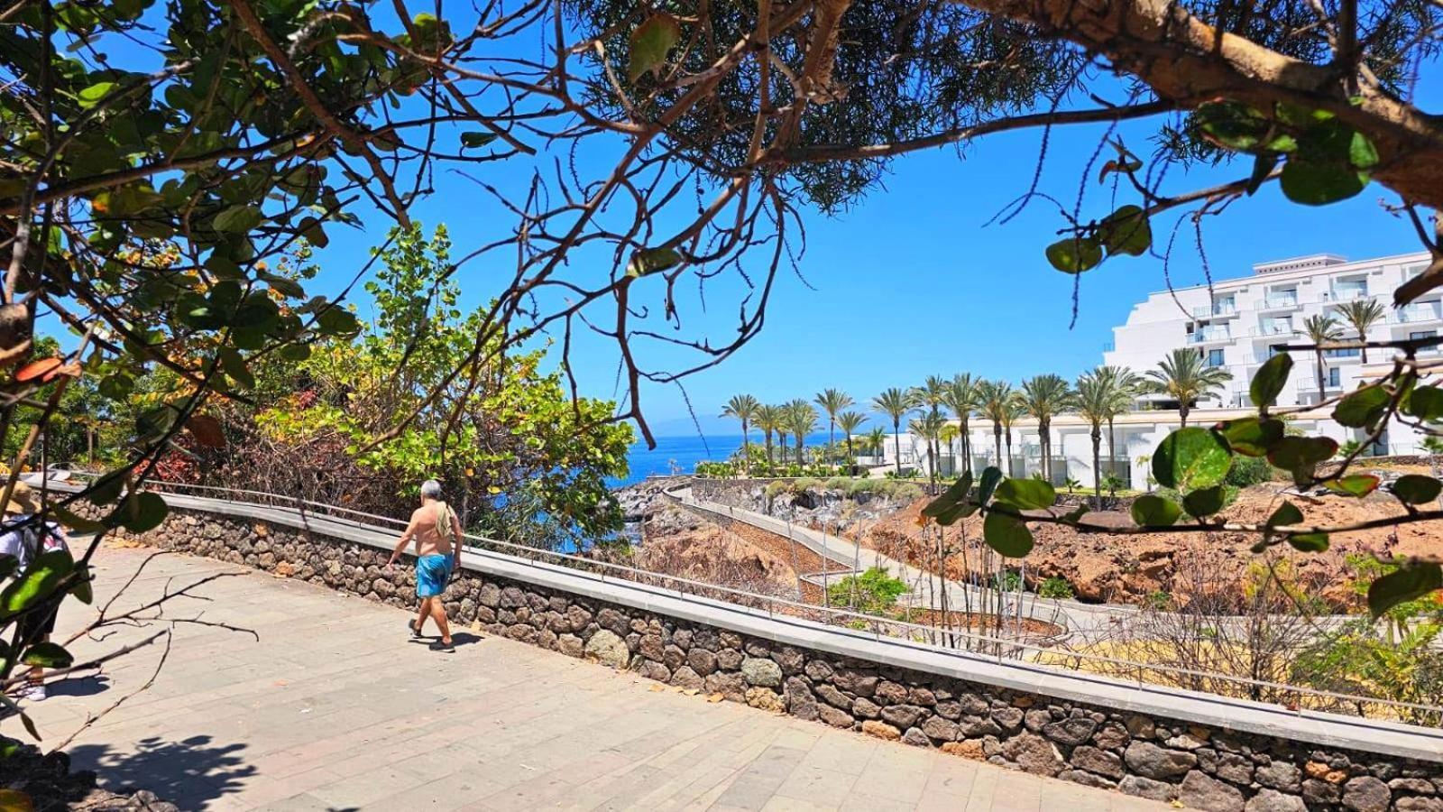 Blue Bay Paradise - Beach Front Apartment With Sea View Плая Параизо Екстериор снимка