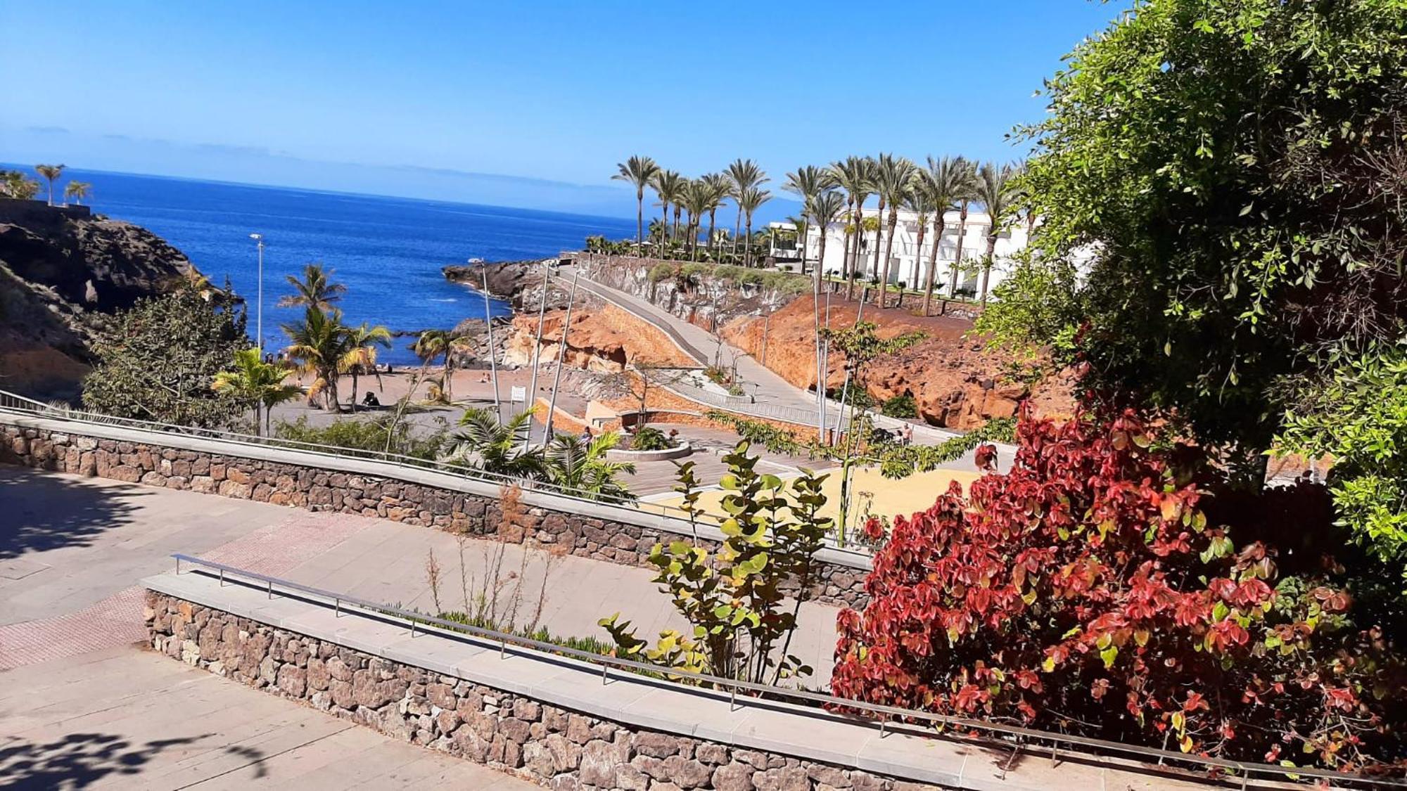 Blue Bay Paradise - Beach Front Apartment With Sea View Плая Параизо Екстериор снимка